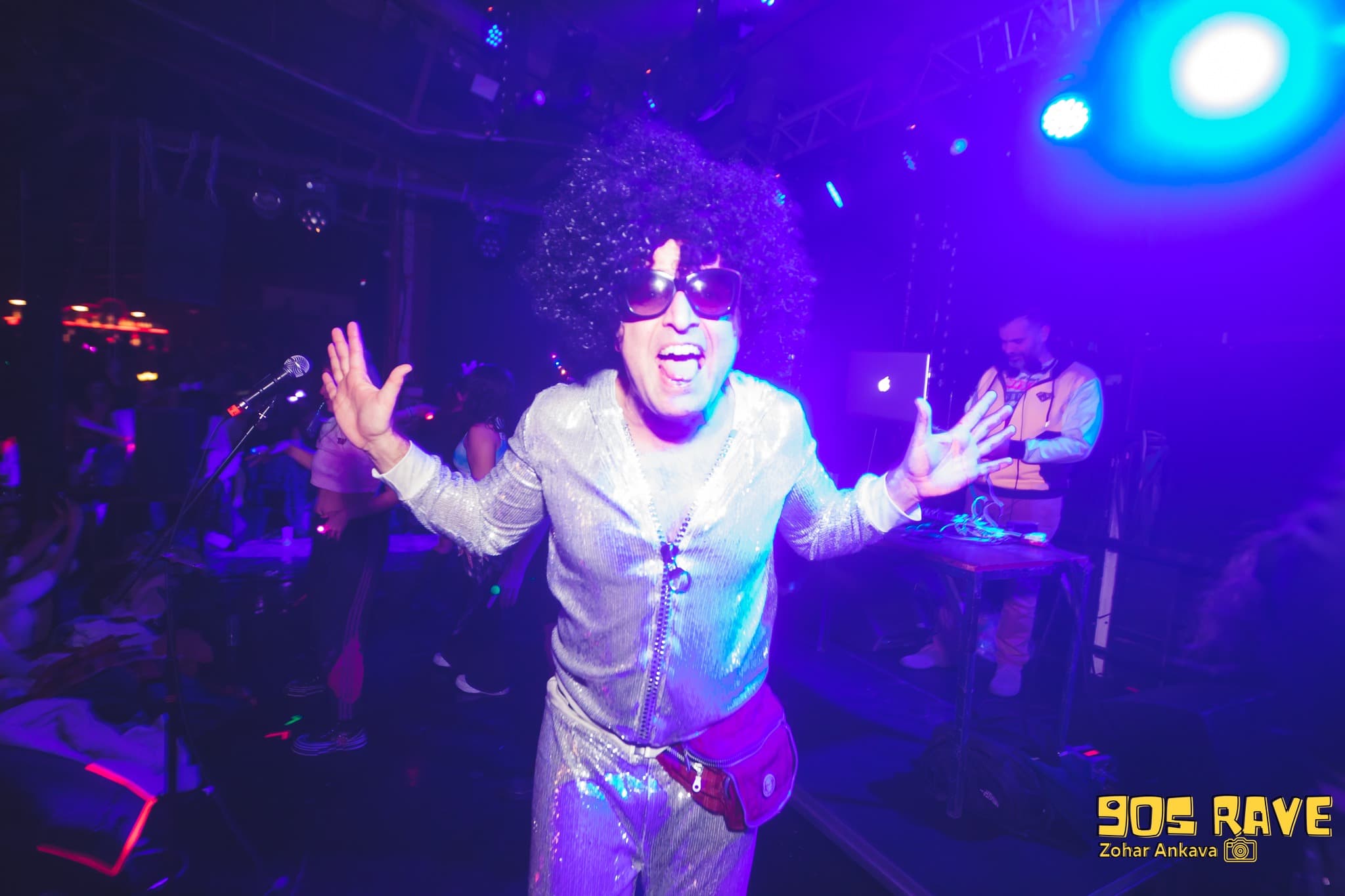 תל אביב חוזרת לשנות ה 2000 💿 ריקודים, הופעות וים הפתעות 🎁 סוכות - מועדון הבארבי החדש